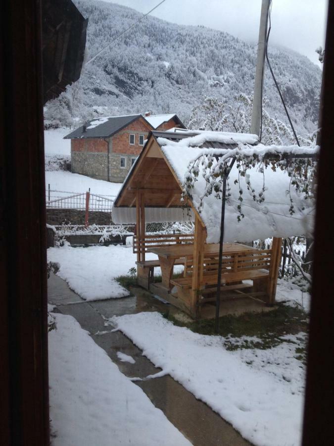 Guest House Ulaj Vuthaj Eksteriør bilde